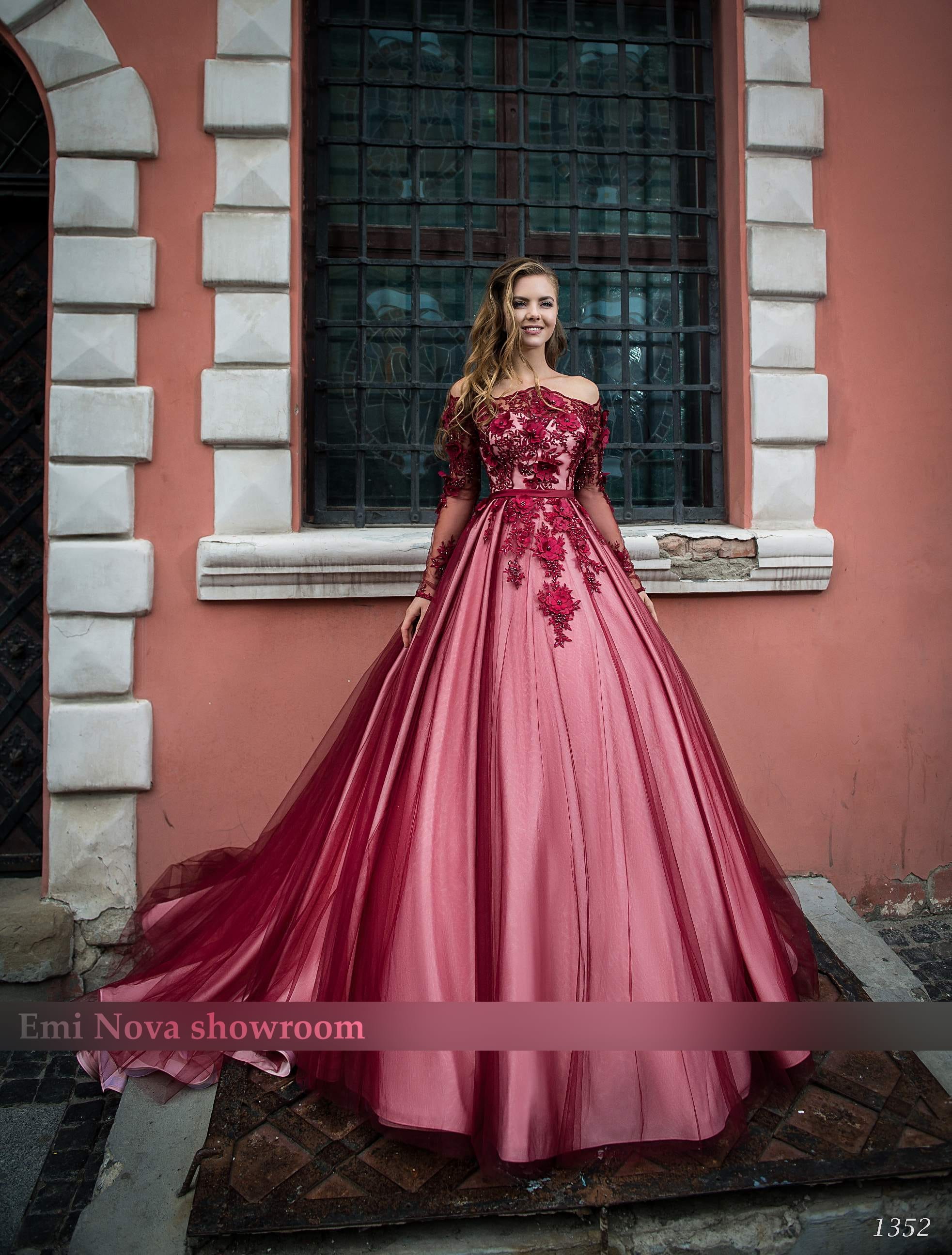 Klasiskas kāzu kleitas Emi Nova