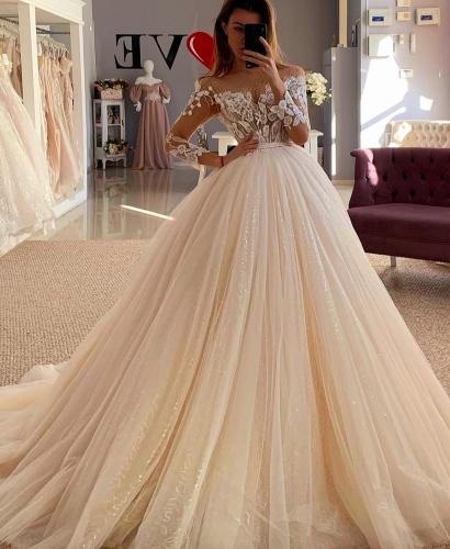 Klasiskas kāzu kleitas Emi Nova